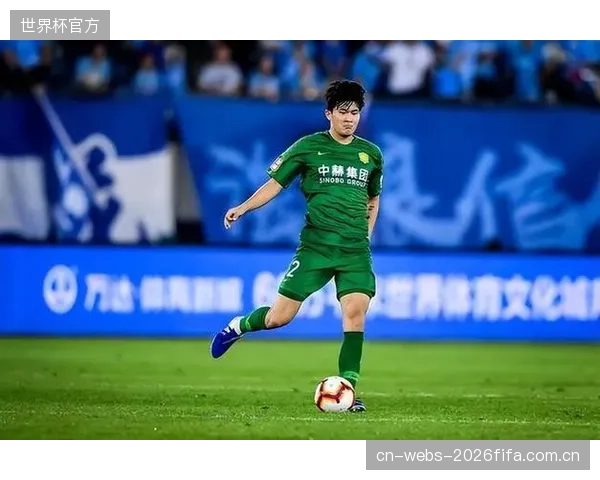 金玟哉的精准长传能直接联系前场，为孙兴慜的反击提供快速支援。